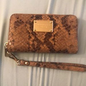 Michael Kors full zip wallet PRACTICALLY BRAND NEW